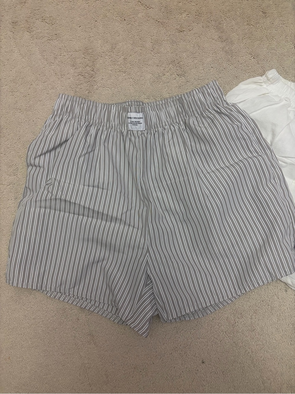Light Gray Striped and White Elastic-Waist Women's Shorts - Set - Picture 2 of 5
